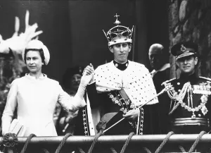 00127 Prints: Investiture of Prince Charles at Caernarfon Castle with Queen Elizabeth