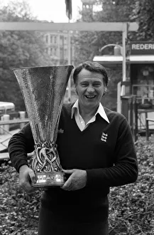 Core91 Prints: Ipswich Town manager Bobby Robson holds the UEFA Cup trophy after his side defeated AZ 67