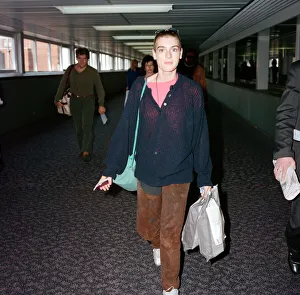 00724 Prints: Irish singer Sinead O Connor arriving at Heathrow Airport from Los Angeles