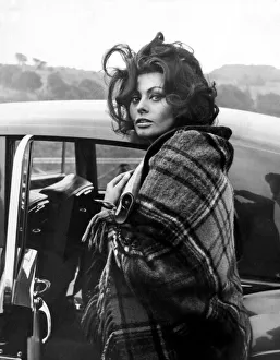 Hollywood Prints: Italian actress Sophia Loren pictured arriving at Crumlin yesterday where she filmed