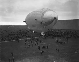 00394 Prints: The Italian-built airship Norge, piloted by Colonel Umberto Nobile