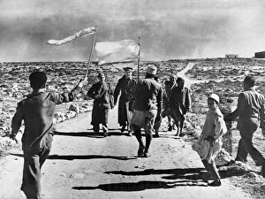 Italian Prints: Italian forces surrender to the British Army in the Libyan desert. March 1941
