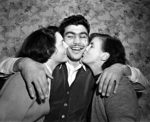 00199 Prints: Jack Gardner with his wife and Mother at their home after the had beaten Bruce Woodcock