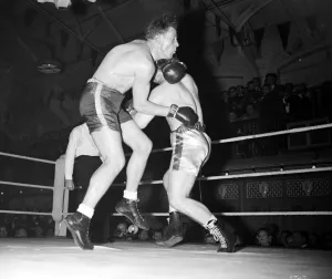 Jack Hobbs and Hugh Ferns get to get a lift in thier meeting 20 / 4 / 1953
