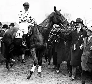 Jack Horner with Watkinson up wins Grand National in 1926 led by Mr C Schwartz