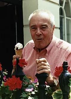Jack Lemmon actor who stars in Veterans Day eating ice cream July 1989