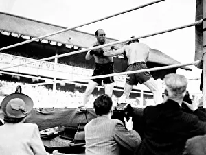 Jack London v Bruce Woodcock at Tottenhams White Hart Lane football ground
