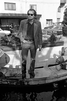 00921 Prints: Jack Nicholson poses for photographers outside The Dorchester Hotel to promote his new