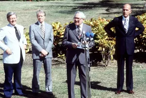 Statesmen Prints: James Callaghan Labour Prime Minister addreses a Summit meeting with President Carter