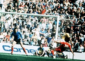 Jan Tomaszewski watches Musial tackling Valdomiro in World Cup 1974 Poland 1