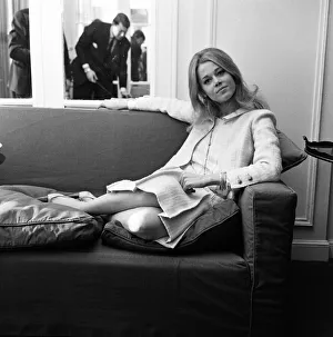 01128 Prints: Jane Fonda, American actress, in the UK to promote her starring role in new film Circle