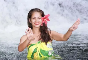 Jane Moe wearing traditional bathing Sarong January 1999 in the island of Samoa
