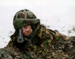 Aiming Prints: Jannine Lawrence Daily Mirror reporter spends a day with the Terratorial Army
