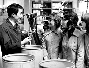 00133 Prints: Japanese technician Tadashi Saeki talks with the three machine operators at a Japanese