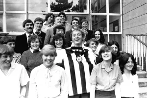 00477 Prints: Jasper Carrott made a surprise visit to Heathfield School in Gateshead to present Duke of