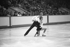 01274 Prints: Jayne Torvill and Christopher Dean ice skating in Nottingham. 20th November 1983