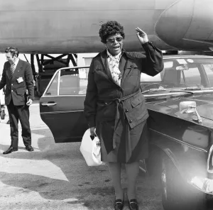 00431 Prints: Jazz Singer Ella Fitzgerald arrives in London from Los Angeles for a weekend in London