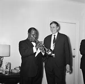 Images Dated 6th April 2020: Jazz star Louis Armstrong meeting Yevgeny Yevtushenko 14th May 1962