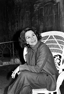 Jean Simmons at the Adelphi Theatre. April 1975 75-1719-003