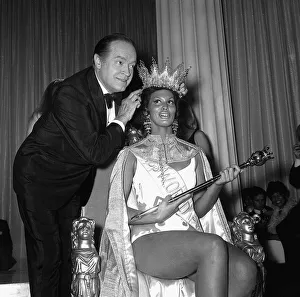 Competitions And Contests Prints: Jennifer Hosten Miss World with Bob Hope actor - Novemebr 1970 msi