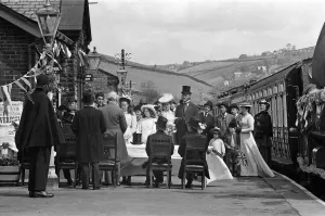 Oakworth Prints: Jenny Agutter, Dinah Sheriden, Sally Thomsett and other cast members on the set of
