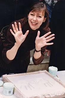 Jenny Agutter preserving her hand prints in cement - 27 / 02 / 1992