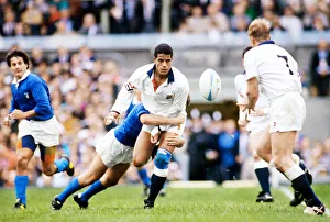 00004 Prints: Jeremy Guscott plays with his England team against Italy in the Rugby World Cup 1991