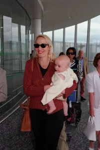 00046 Prints: Jerry Hall Model June 98 Arriving at heathrow airport from Nice with her new baby