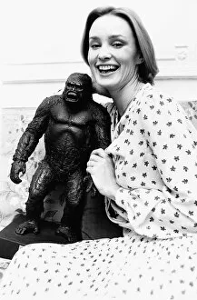 Images Dated 3rd December 1976: Jessica Lange Actress holding a model of King Kong after arriving in London Dbase MSI
