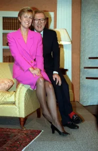 00007 Prints: Jill Dando BBC Breakfast News Presenter with David Frost on the set of his new show