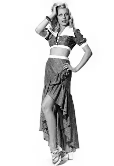 00043 Prints: Jill Johnson modelling matching beach skirt and top June 1973 P008452