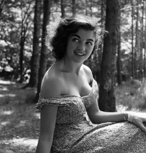 1957 Prints: Jill Pengilley, 21, from Plymouth, is an up and coming fashion model