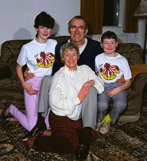 Entertainmen Prints: Jim Bowen television presenter 1984 at home with his wife and children