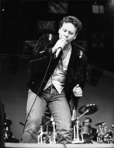 Jim Kerr, lead singer of the rock group Simple Minds entertains the crowd at the groups