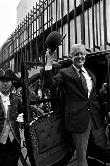 Former Prints: JIMMY CARTER STEPPING OUT OF CAR IN NEWCASTLE - 01 / 07 / 1987