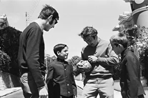 Jimmy Grave takes break from The Daily Mirror World Cup Rally for a quiet game of