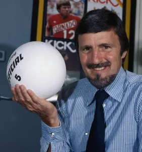 Jimmy Hill former football player 1975 Television presenter holding white number 5