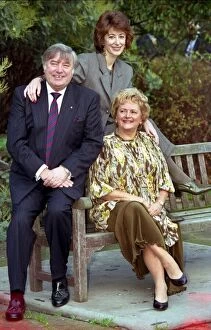 Images Dated 1st November 1994: Jimmy Tarbuck, Cynthia Payne & Maureen Lipman. Best Dinner party guest awards - November