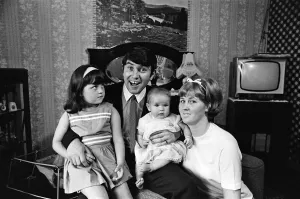Jimmy Tarbuck in Great Yarmouth with his wife Pauline and their daughters Cheryl, 5