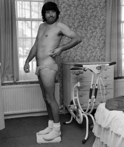 01041 Prints: Jimmy Tarbuck, photographed at home in Kingston for a slimmers club feature