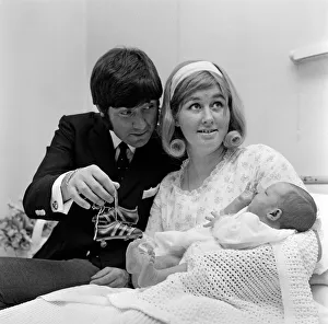 01040 Prints: Jimmy Tarbuck and his wife Pauline pictured at Stanborough Hospital, Watford