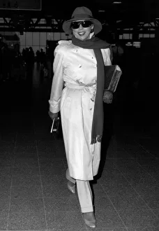 Scarves And Shawls Prints: Joan Collins actress leaving for Los Angeles in March 1988