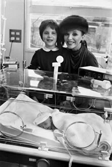 01415 Collection: Joan Collins and daughter Katya in intensive care unit in Central Middlesex Hospital