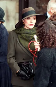 JOAN COLLINS AT LAURENCE OLIVIER MEMORIAL SERVICE AT WESTMINSTER ABBEY