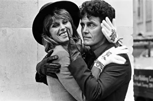 Gloves Prints: Joanna Lumley and Alvin Stardust are Britains top glove wearers