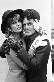 Joanna Lumley and Alvin Stardust are Britains top glove wearers