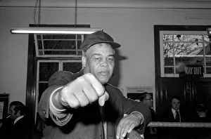 Joe Louis in London: The Brown Bomber is here: The World Press were invited for a photo
