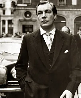 Zoo Keeper Prints: John Aspinall outside Bow Street Magistrates Court after appeaaring on a summons realting