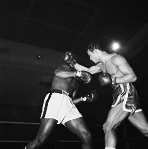 01401 Prints: John Conteh vs Dave Matthews, non title fight at the Ice Stadium, Nottingham, England
