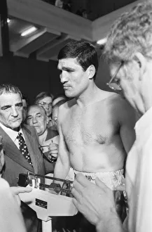 01405 Prints: John Conteh vs Mate Parlov. WBC light-heavyweight title bout at Red Star Stadium